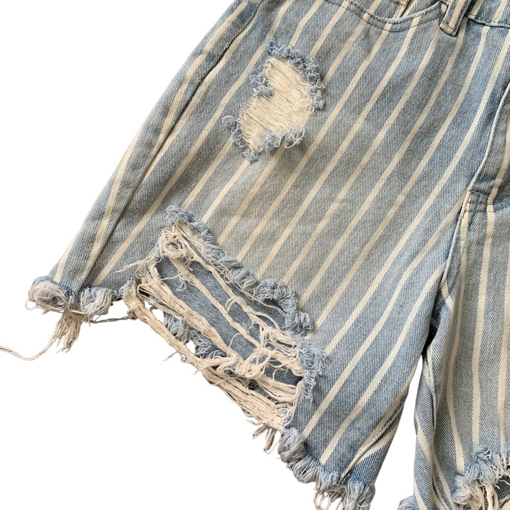 Fashion Nova distressed light wash striped denim shorts size 3 - Picture 3 of 6